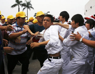 De vakbond stuurt een knokploeg naar Honda om de arbeiders weer aan het werk te krijgen over de wilde stakingsgolf in china1
